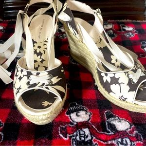 Lace up brown/white shoes -size 8.